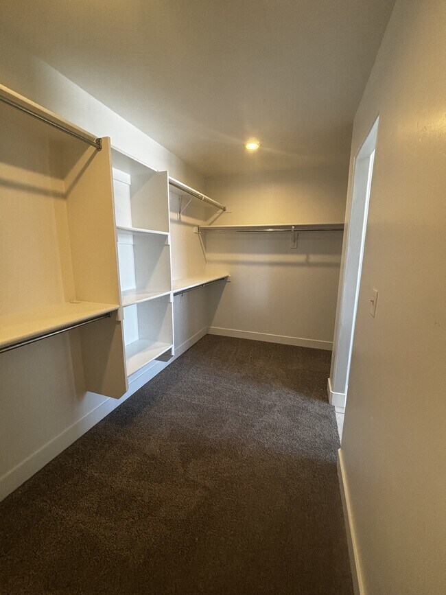 Building Photo - 1373 E Bell Buoy Way