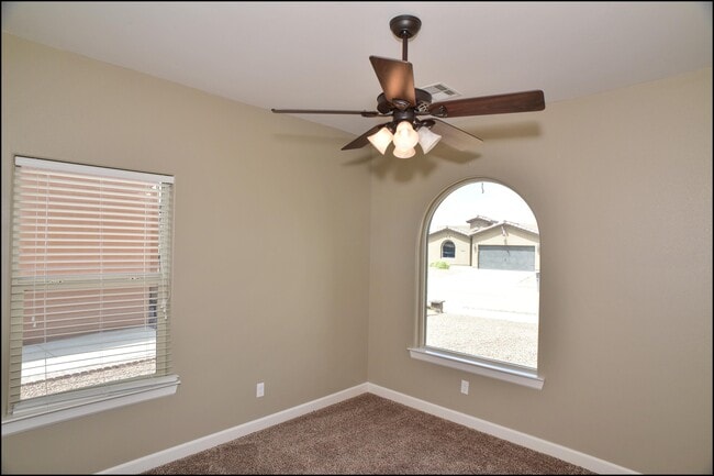 Building Photo - 3744 Loma Adriana