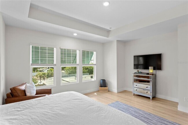 Building Photo - 114-121 21st St N