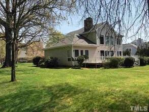Building Photo - Room in House on Kingsway Dr