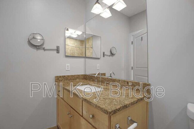 Building Photo - 2200 N Westmoreland St
