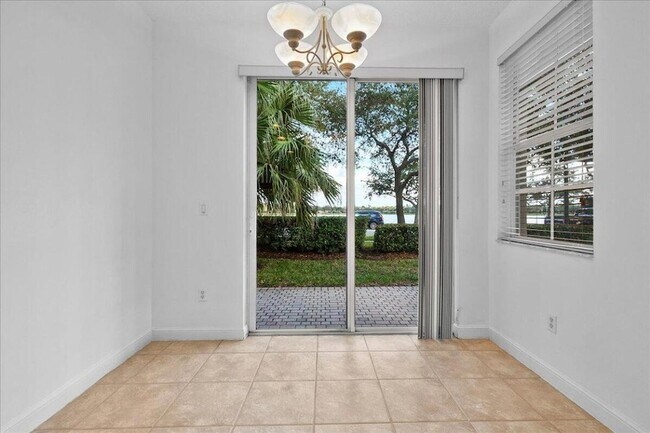 Building Photo - 556 Tomahawk Ct