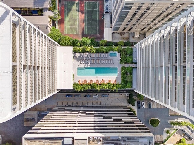 Building Photo - 2678 Tigertail Ave