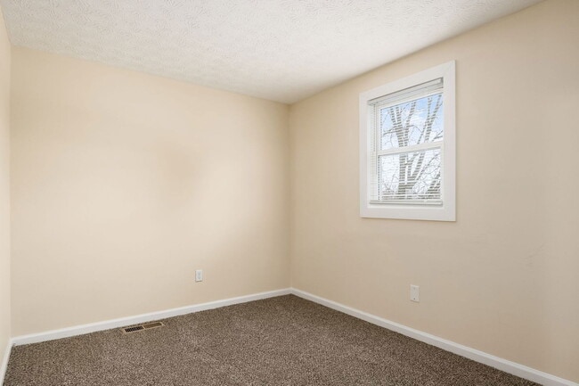 Building Photo - 611 Evergreen Terrace