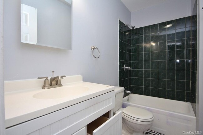 Building Photo - 146 Johnston St