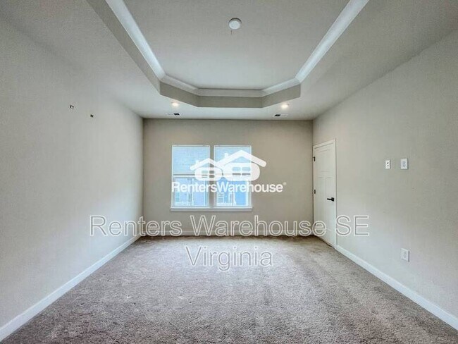 Building Photo - 1724 Defiance Dr