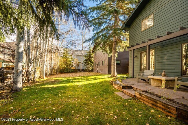 Building Photo - 114 E Bleeker St