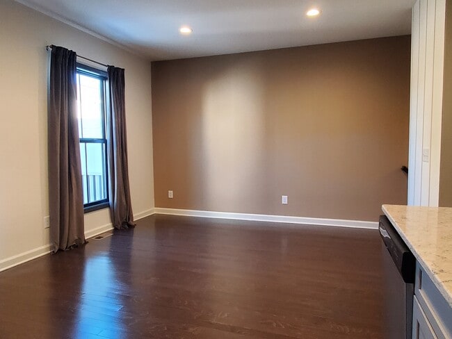 Building Photo - 160 Hamilton Ave NW