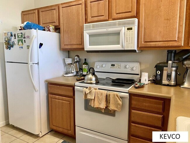 Building Photo - Three Level Townhouse with Attached Two Car Garage!