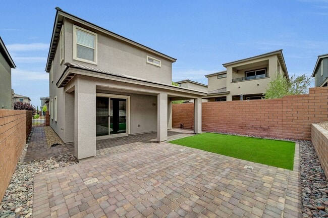 Building Photo - Summerlin gated community 4 bedroom 3 baths