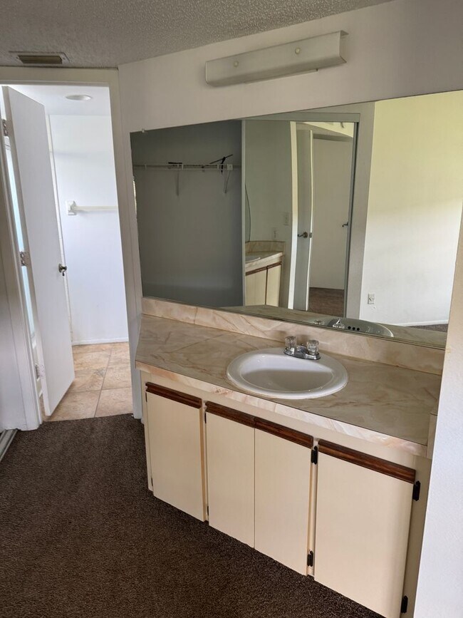 Building Photo - Great rent and a great community