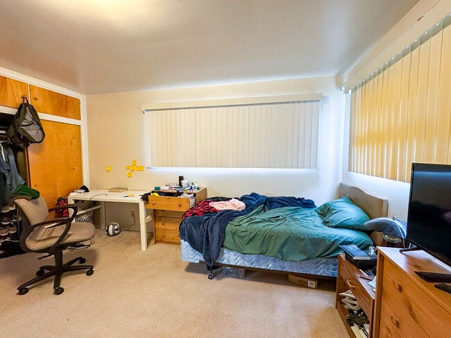 Building Photo - 845 E 820 N