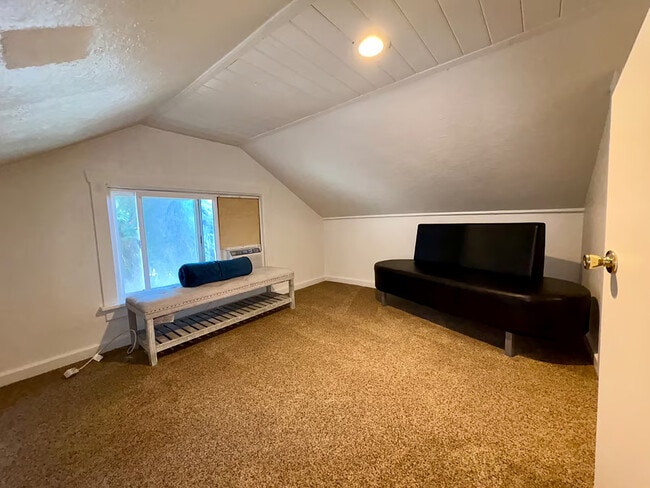 Building Photo - 4755 N Pearl St