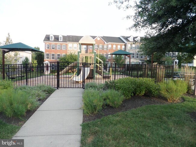 Building Photo - 1709 Taymount Terrace NE
