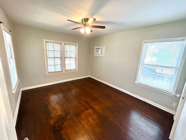 Building Photo - 2431 Cincinnati Ave