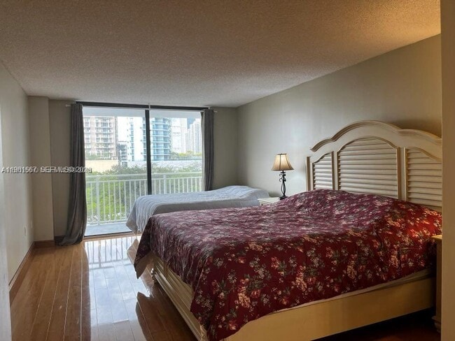 Building Photo - 210 174th St