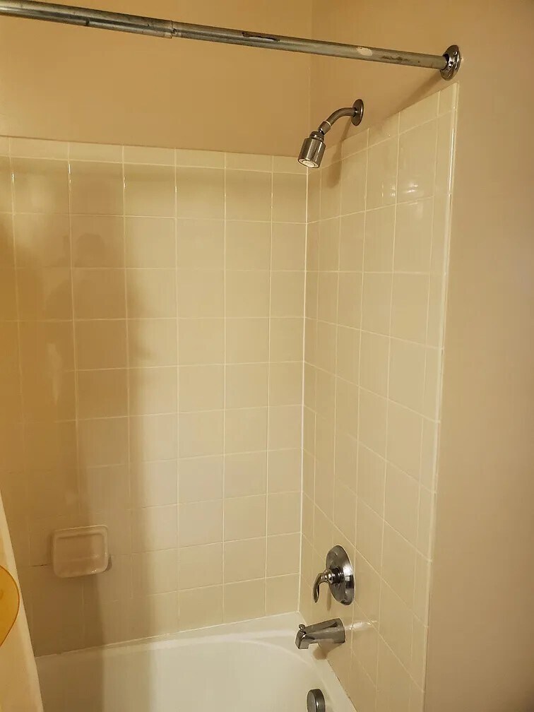 Bath 2 - 11808 Oxbridge Dr