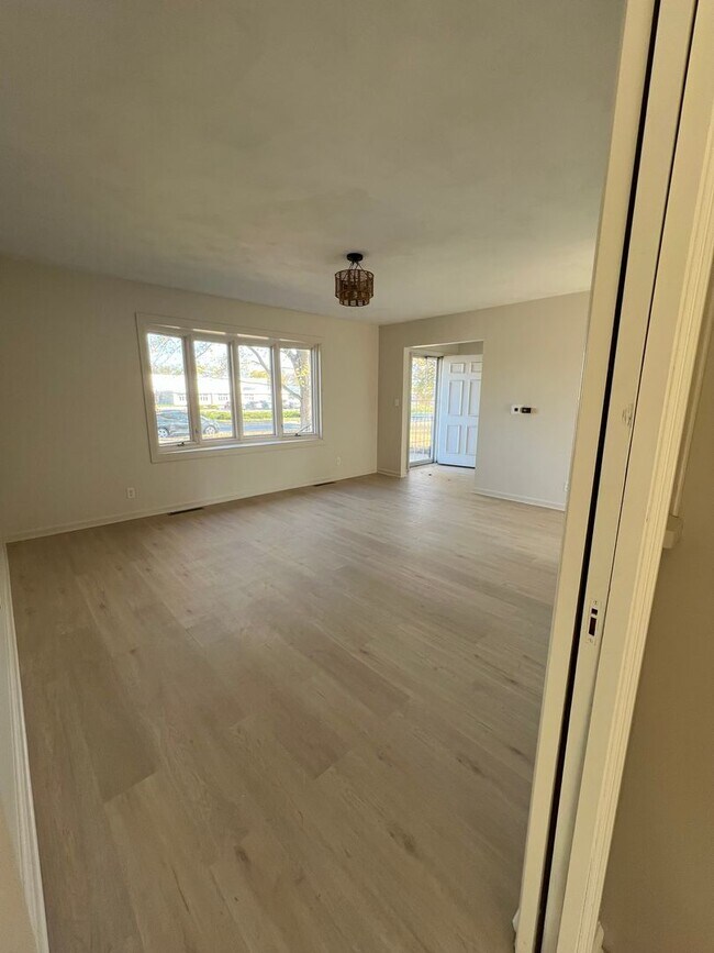 Building Photo - West Lafayette Home, Fenced Backyard, Attached 2 Car Garage, Stainless Appliances, Full Basement