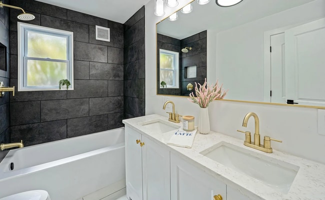 Building Photo - 5584 Morning St