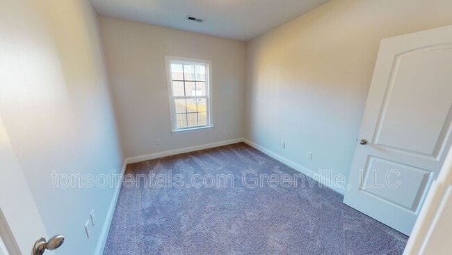 Building Photo - 939 Squires Pt