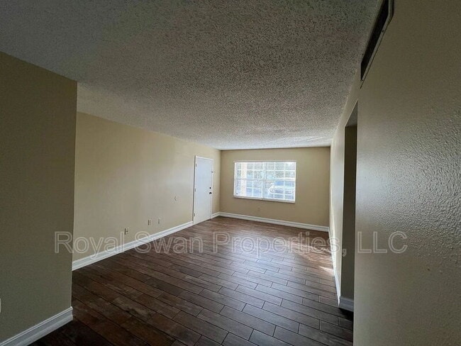 Building Photo - 1920 E Edgewood Dr