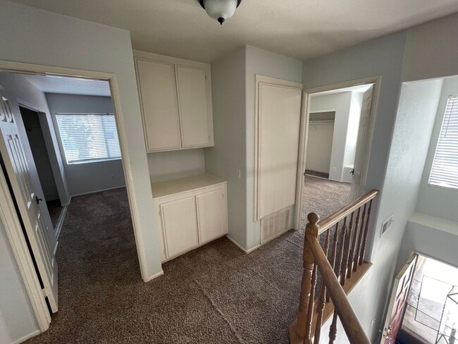 Building Photo - Highly Desirable 4b/3b Orangecrest Home