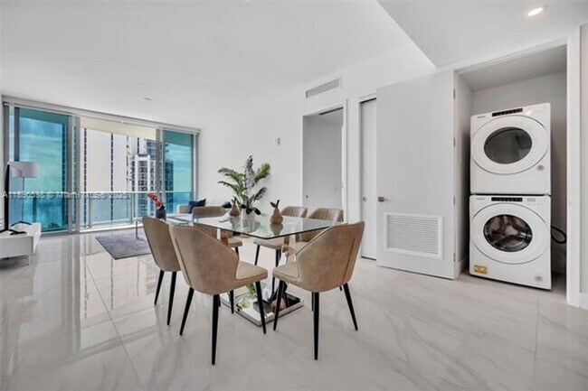 Building Photo - 17550 Collins Ave