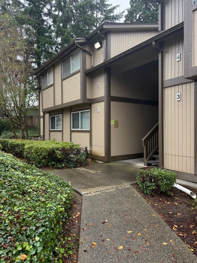 Building Photo - 3 Bedroom 2 Bath Lower Unit Walkout Patio ...