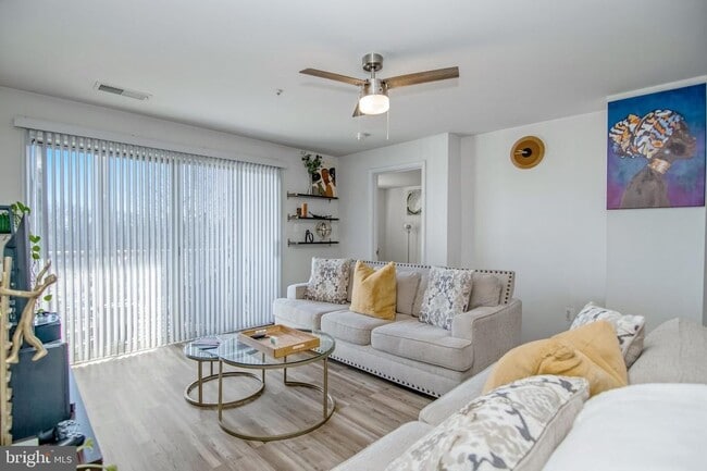 Building Photo - 1066 Gardenview Loop