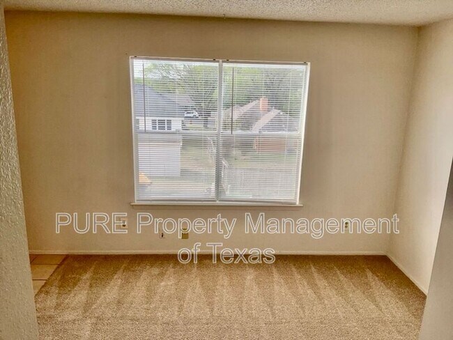 Building Photo - 12120 Thompkins Dr