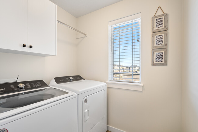 Building Photo - 5359 S Redeken Pl