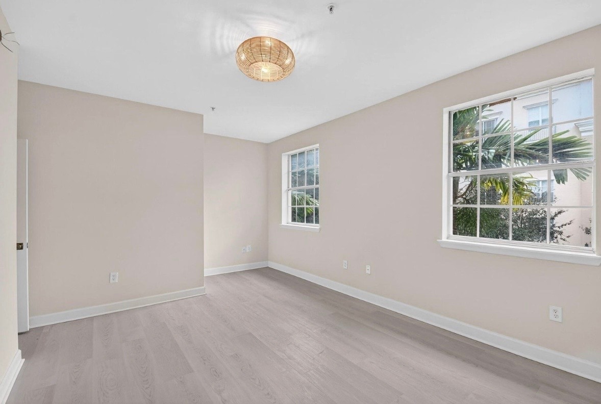 Building Photo - 695 Hibiscus St