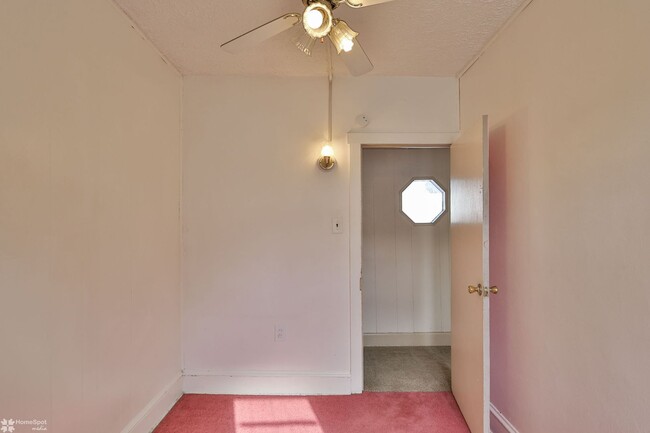 Building Photo - 50 W Catawissa St