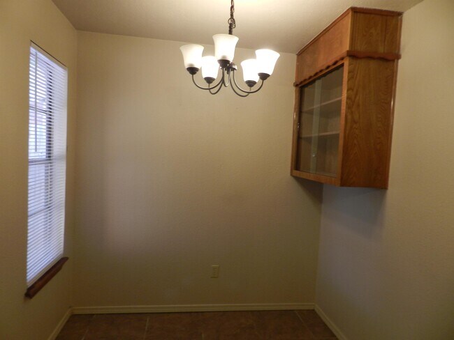 Building Photo - 4812 NW Motif Manor Blvd