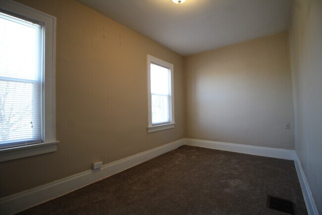 Building Photo - 2 bedroom town-home in Milo-Grogan Neighbo...