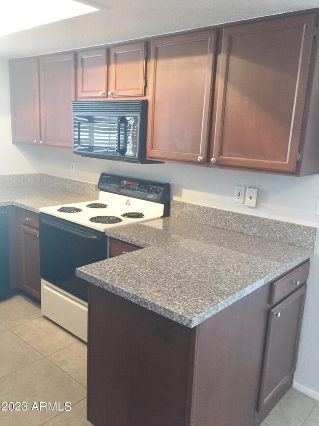 Building Photo - 1905 E University Dr