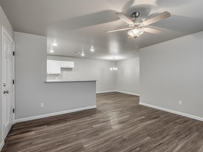 Building Photo - 206 Gray St