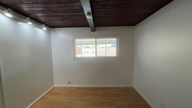 Building Photo - Pleasant HIll, Beautiful 3 bedroom 1 bath ...