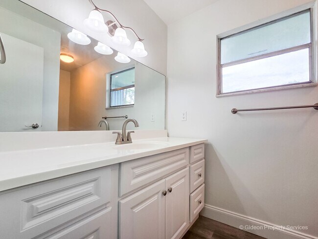 Building Photo - 711 SW 75th St