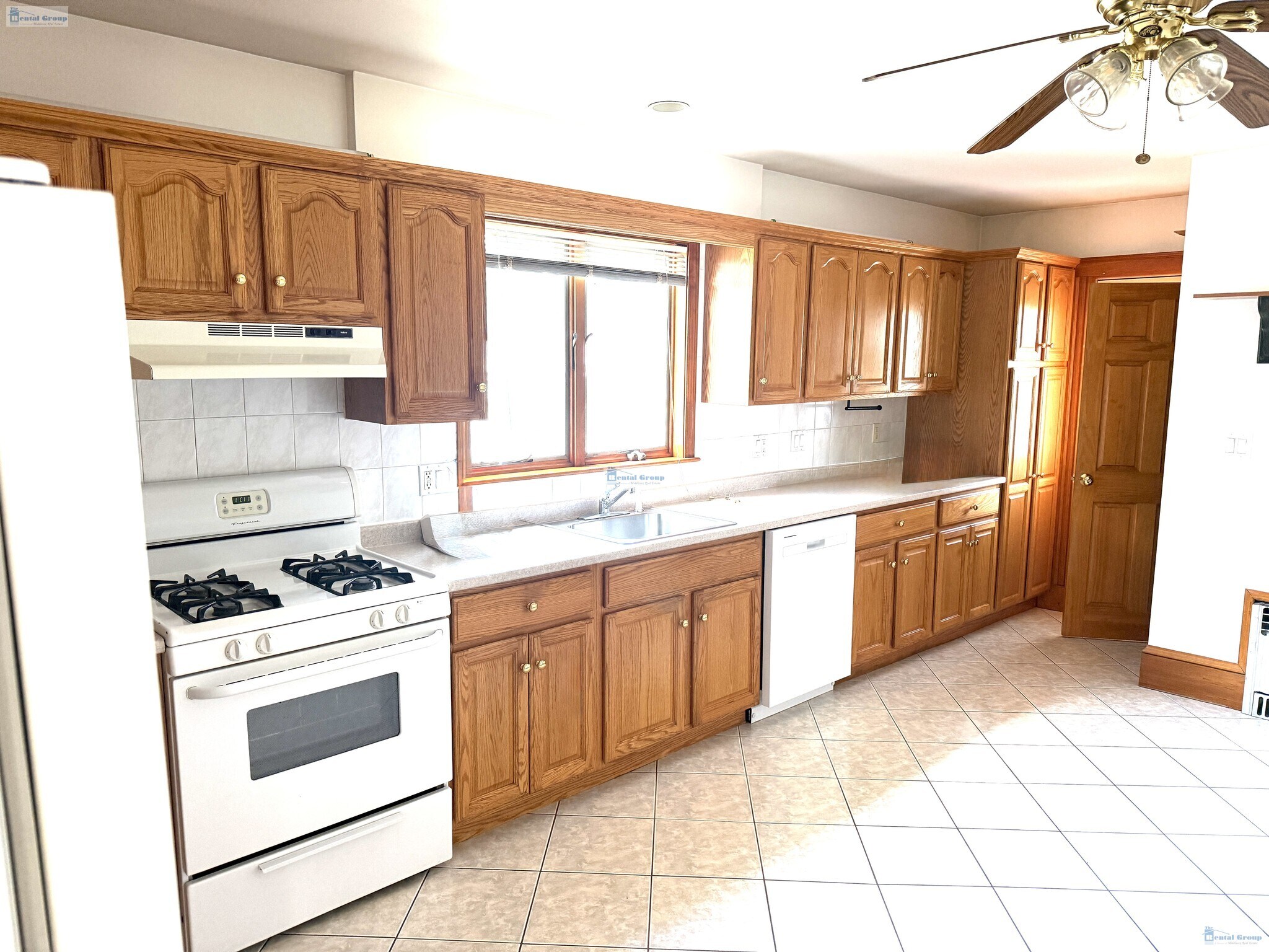 Building Photo - 49 Varnum St