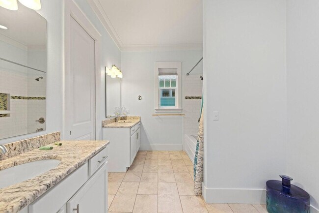 Building Photo - 285 Cassine Garden Cir