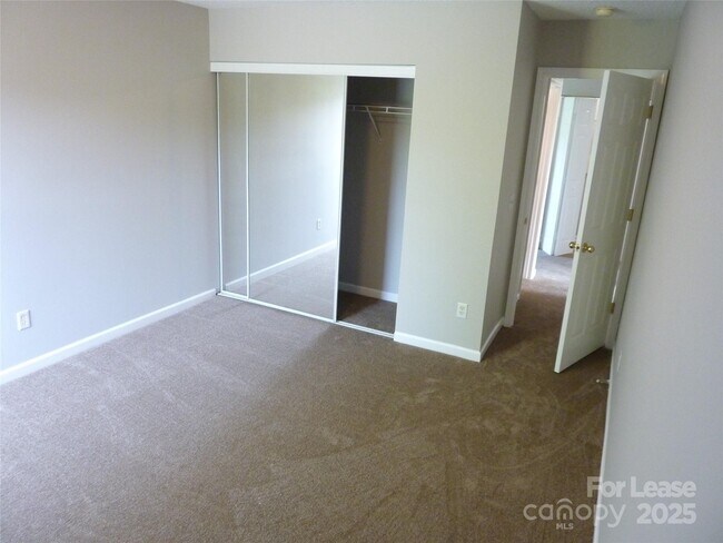 Building Photo - 8841 Laurel Run Dr