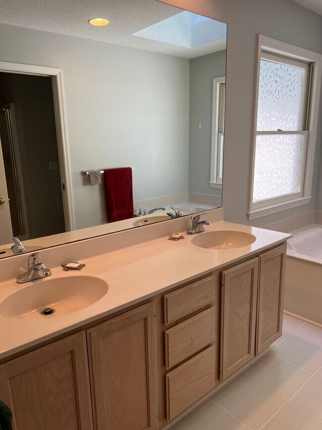 Building Photo - Lowcountry Style Home in Hilton Head Plantation- Unfurnished