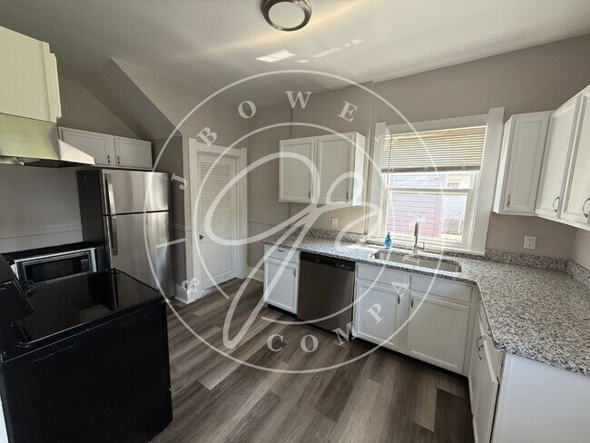 Building Photo - "Charming 3-Bedroom Gem with Granite countertops in West Toledo.