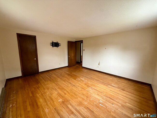 Building Photo - 400 Divinity St