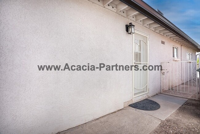Building Photo - Two Bedroom Home with Guest House