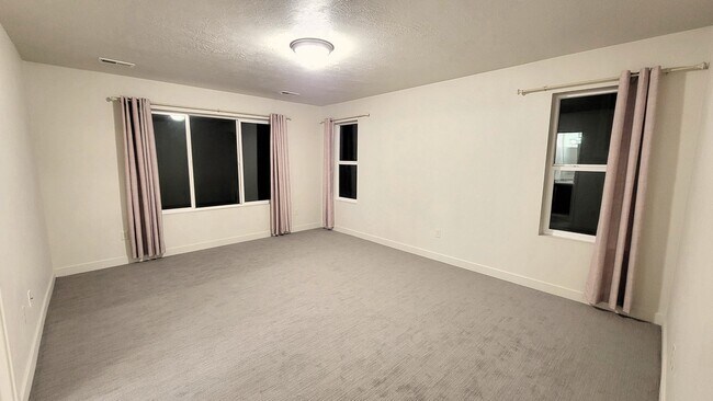 Building Photo - 5655 Island Ridge Dr