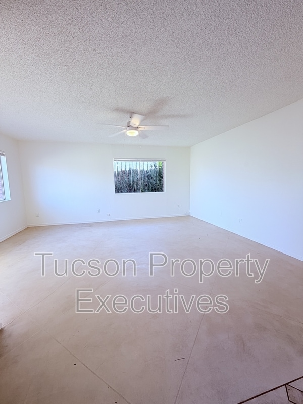 Building Photo - 1328-P1328 W Pennington St