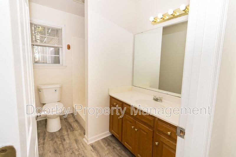 Building Photo - 1004 Roselawn Dr