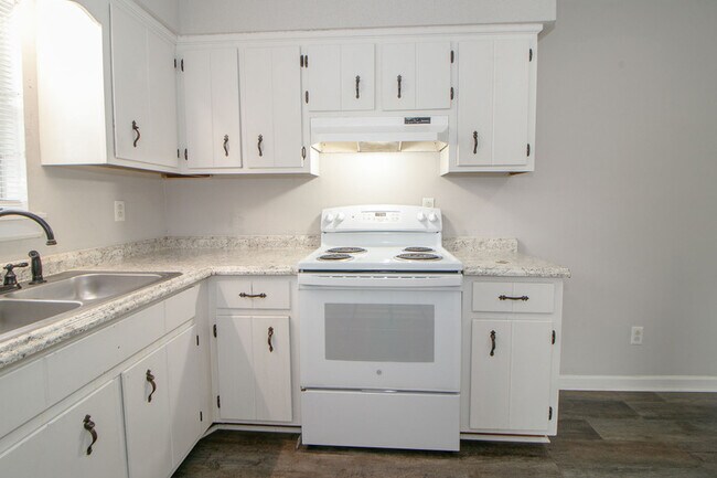 Building Photo - 404 -03 Thompsonville Lane